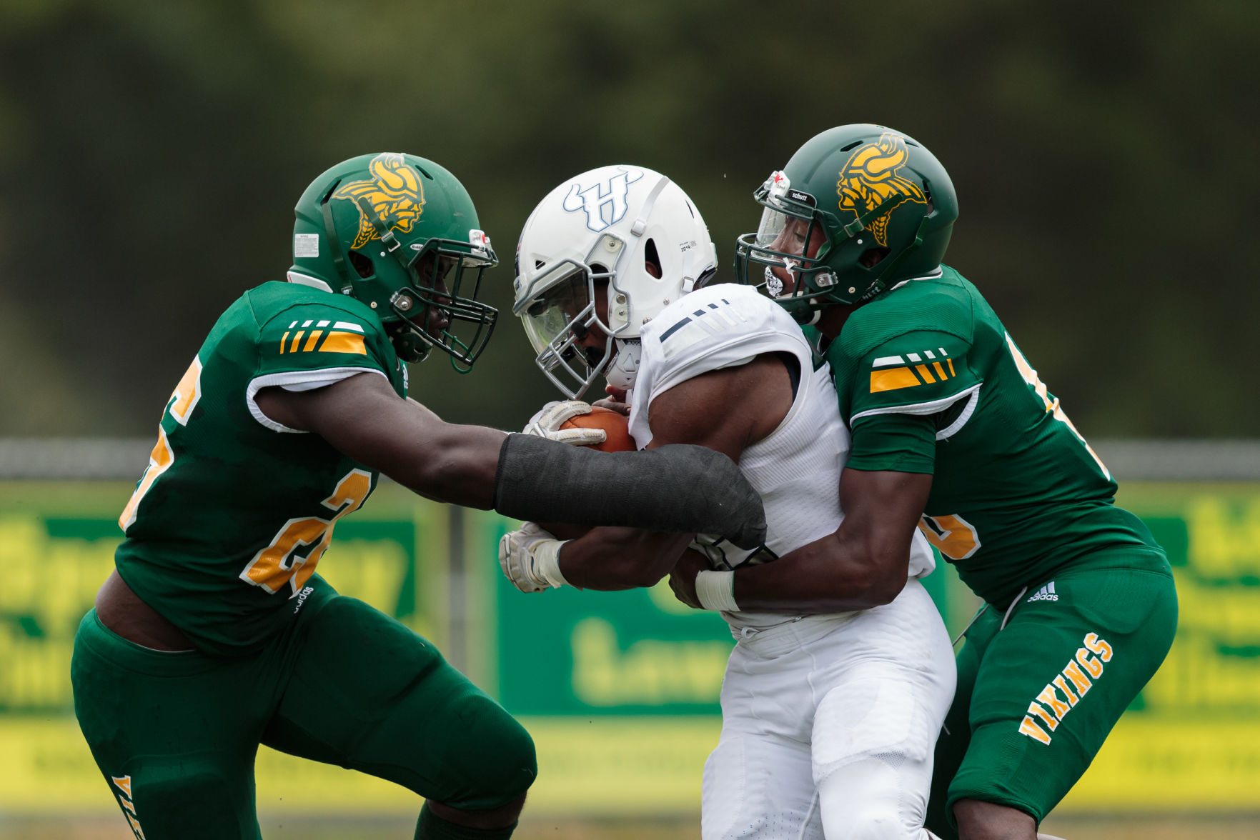 The Ragin' Bulls come from behind in the Battle of the Horns to defeat the Vikings 27-20.